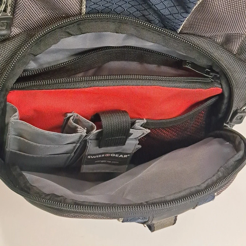 SwissGear Maxxum Black Red Laptop Travel Backpack Heavy Duty Padded Media Pocket